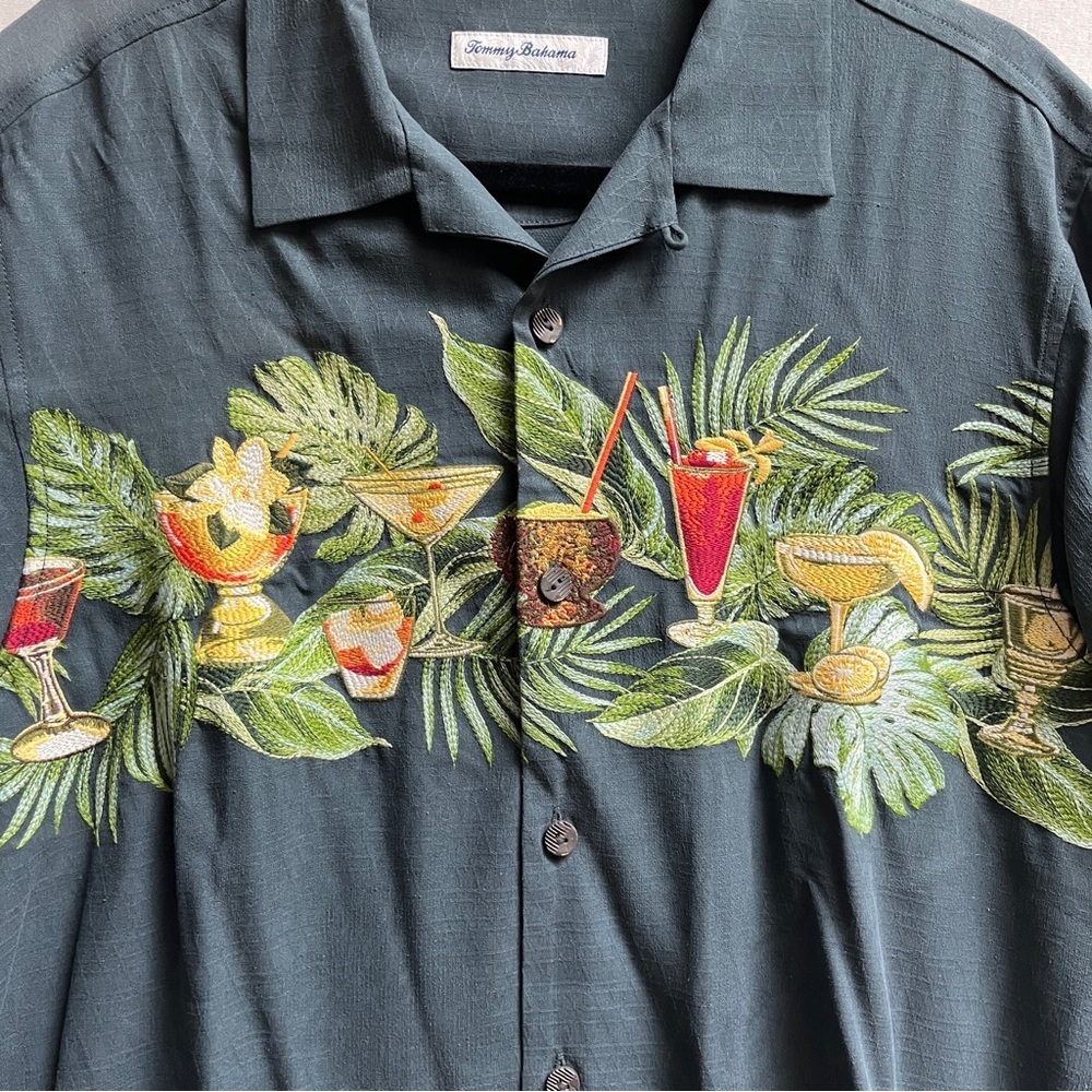 Tommy Bahama 100% Silk Embroidered Tropical Cocktail Button Down Shirt M